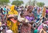 FN vädjar om hjälp till flyktingar från Sudan En kvinna som håller ett barn