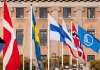 Nordiska flaggor i utomhusmiljö