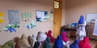 Afghanistan: Nya restriktioner för kvinnor Många kvinnor i en gruppsituation