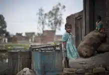 Barn-slumområde-Shivnagar Mohalla-UNICEF-Niklas Hallen
